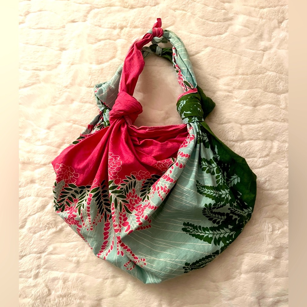 Knotted
Toile Shoulder Swing Bag